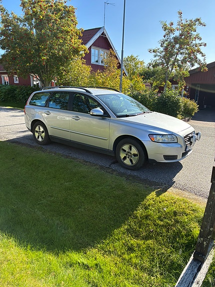 Volvo V50 2 of 10
