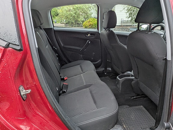 Peugeot 208 4 of 5