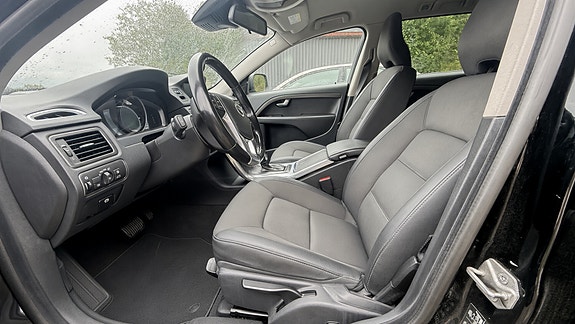 Volvo XC70 3 of 6