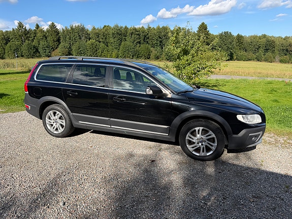 Volvo XC70 2 of 6