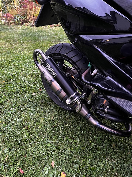 Yamaha Aerox 4 of 9