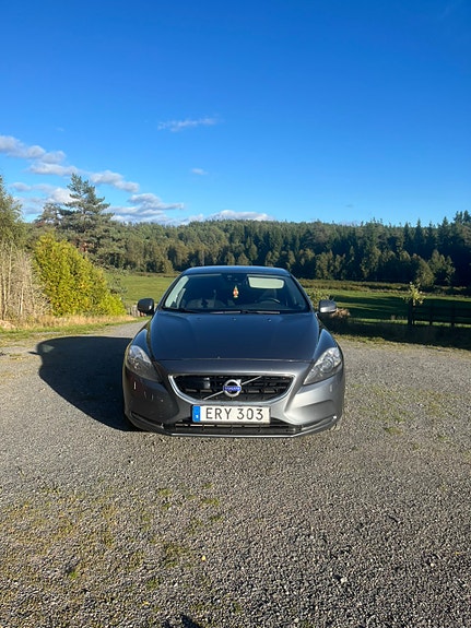 Volvo V40 2 of 4