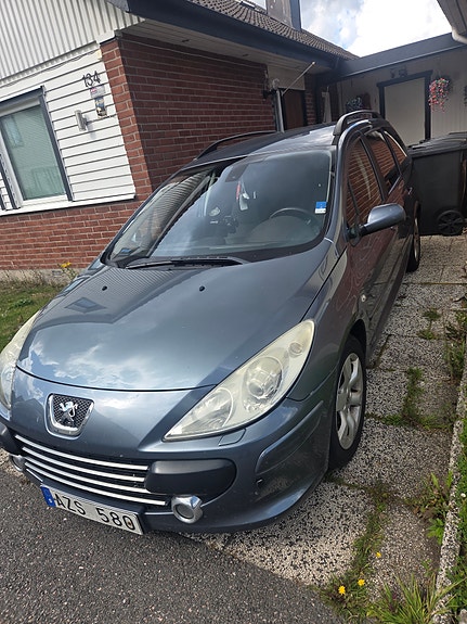 Peugeot 307 2 of 5
