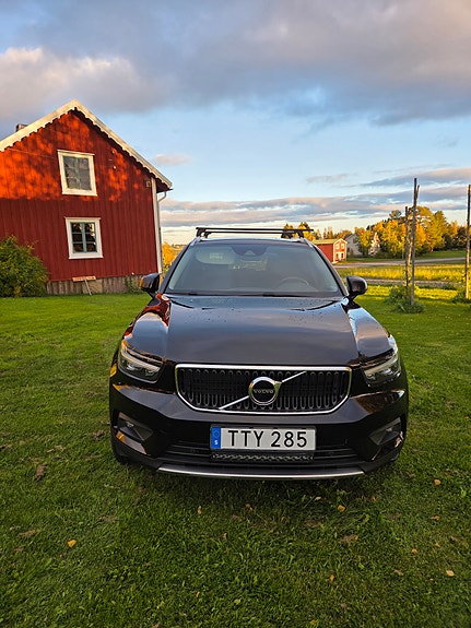 Volvo XC40 4 of 8