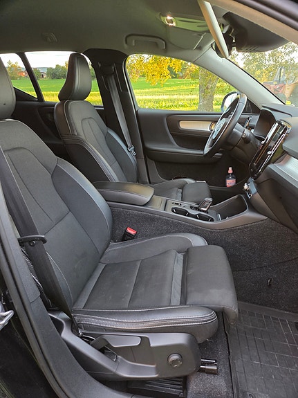 Volvo XC40 6 of 8