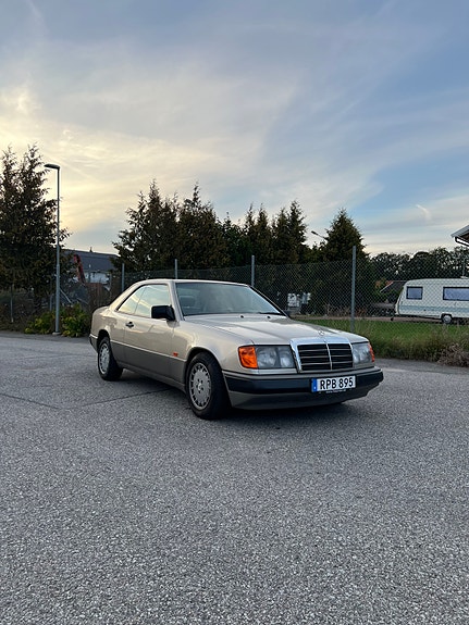 Mercedes-Benz 300 CE 4 of 7