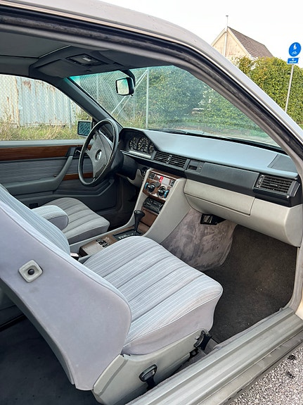 Mercedes-Benz 300 CE 7 of 7