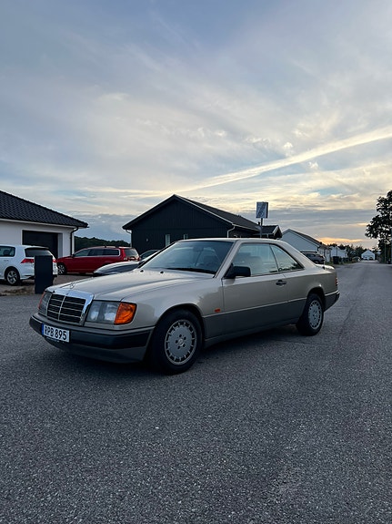 Mercedes-Benz 300 CE 3 of 7