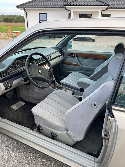 Mercedes-Benz 300 CE 5 of 7