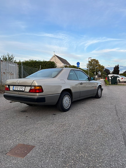 Mercedes-Benz 300 CE 2 of 7