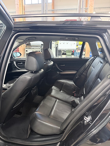BMW 325i 8 of 12