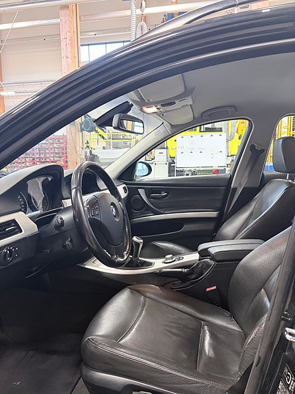 BMW 325i 7 of 12