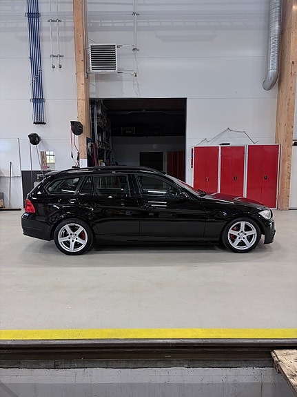 BMW 325i 3 of 12