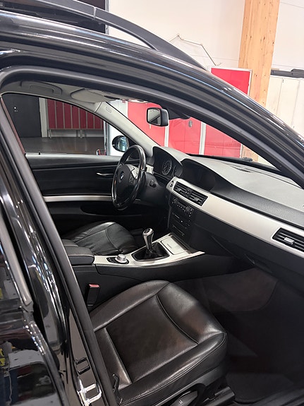 BMW 325i 6 of 12