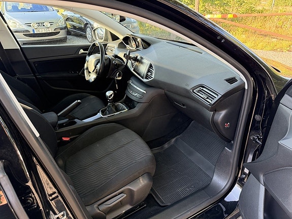 Peugeot 308 10 of 24