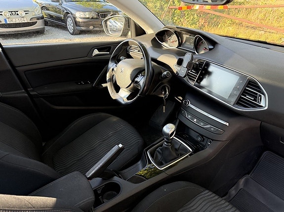 Peugeot 308 11 of 24
