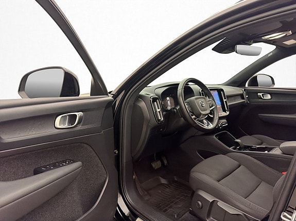 Volvo XC40 12 of 30