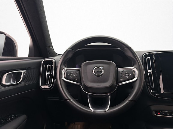 Volvo XC40 13 of 30