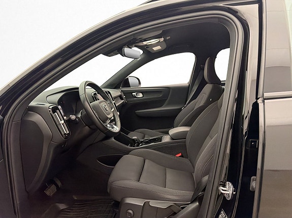 Volvo XC40 11 of 30