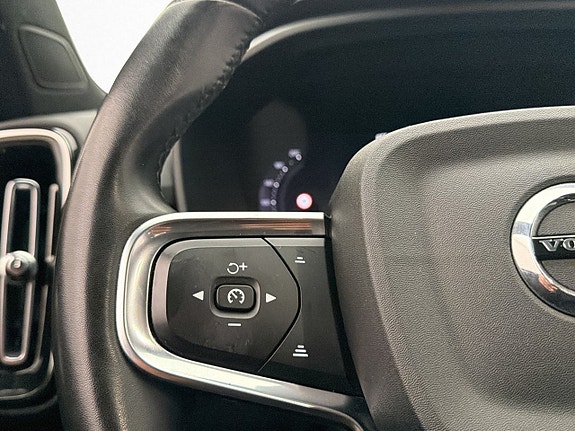 Volvo XC40 14 of 30