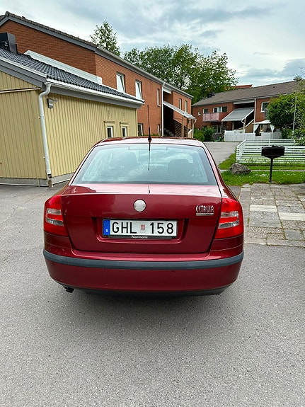 Skoda Octavia 2 of 5