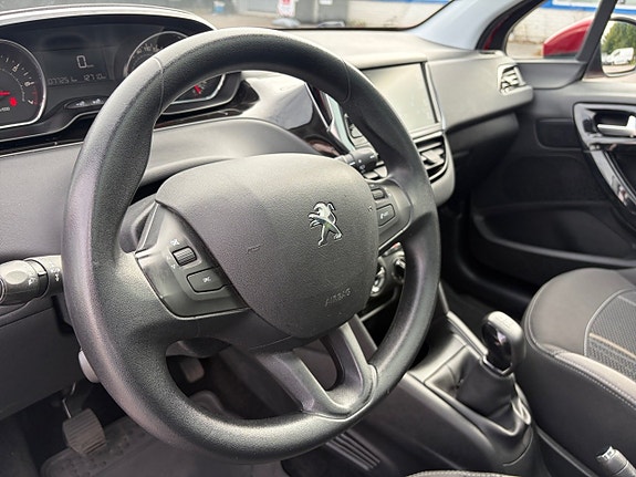 Peugeot 208 12 of 17