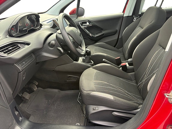 Peugeot 208 13 of 17