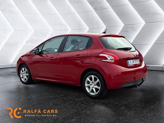 Peugeot 208 4 of 17