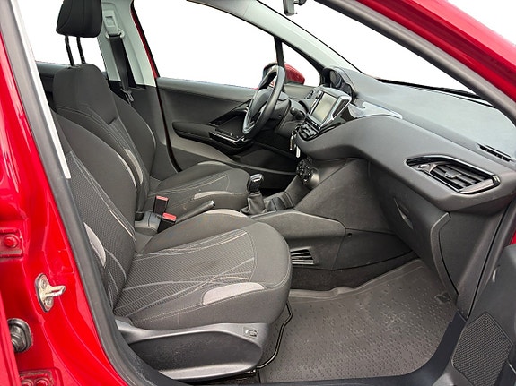 Peugeot 208 15 of 17