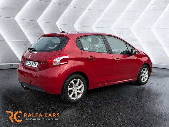 Peugeot 208 7 of 17