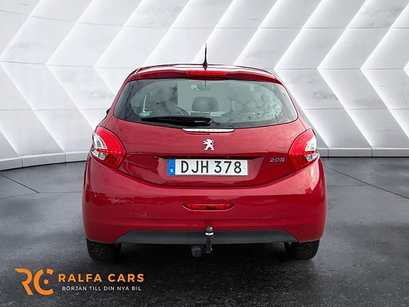 Peugeot 208 9 of 17