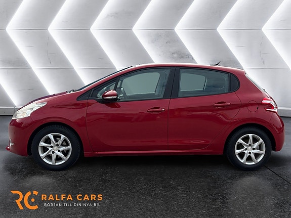 Peugeot 208 3 of 17