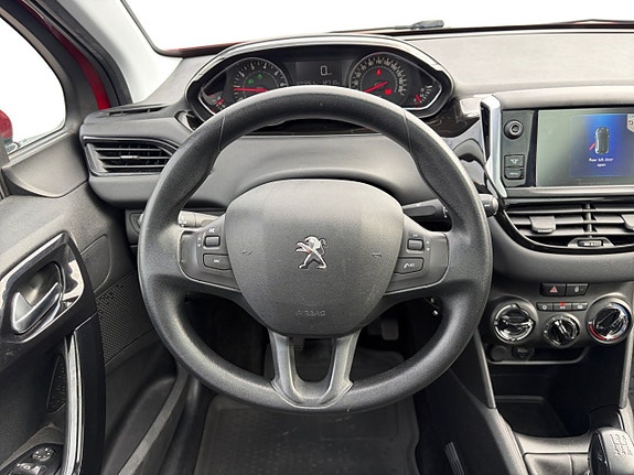 Peugeot 208 11 of 17