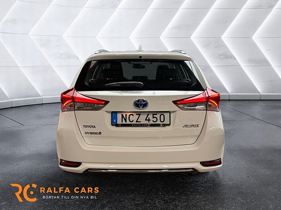 Toyota Auris 8 of 16