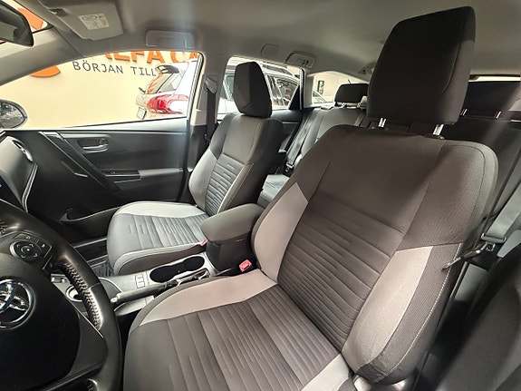 Toyota Auris 13 of 16
