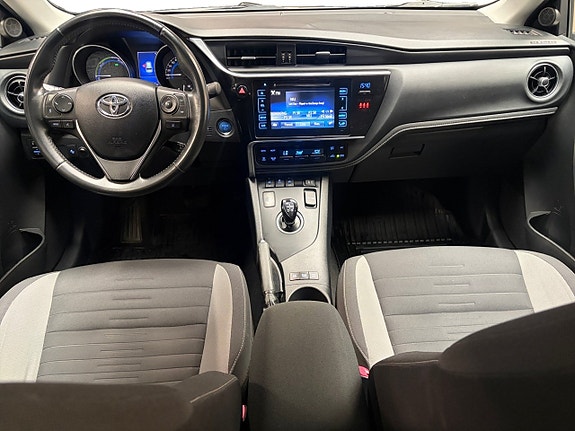 Toyota Auris 9 of 16