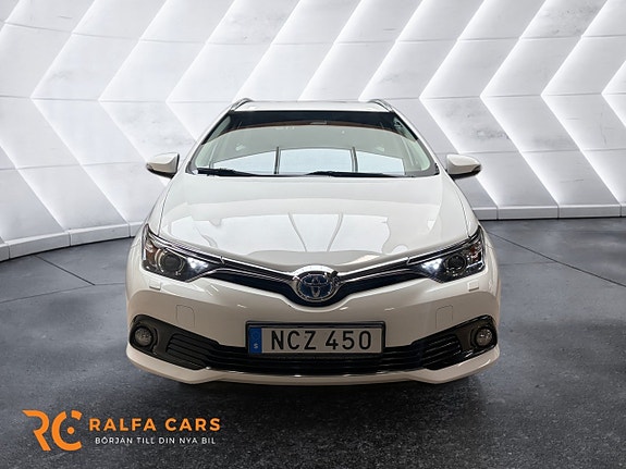 Toyota Auris 7 of 16