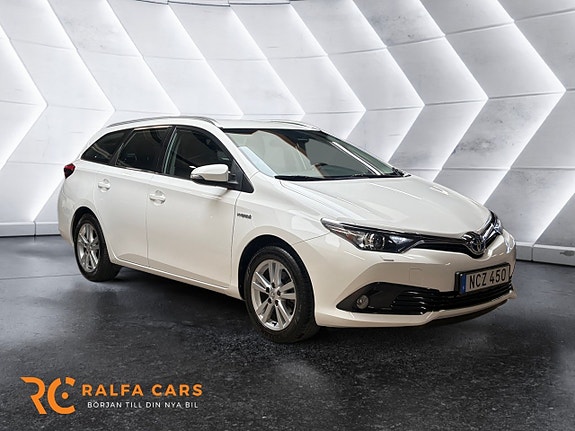 Toyota Auris 5 of 16