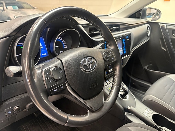 Toyota Auris 11 of 16