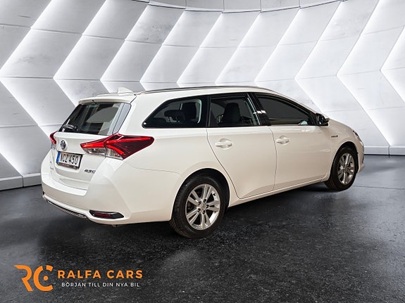 Toyota Auris 6 of 16