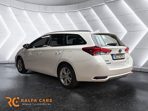 Toyota Auris 4 of 16