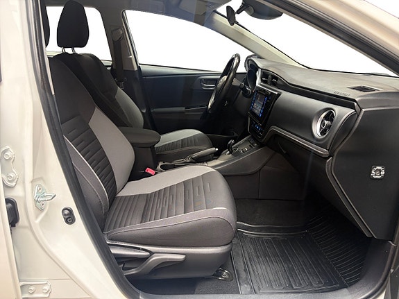 Toyota Auris 15 of 16