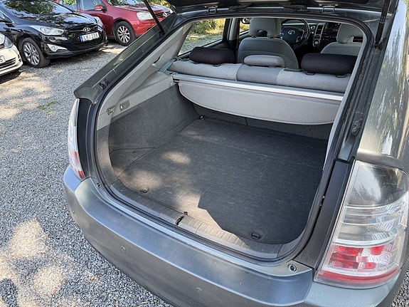 Toyota Prius 15 of 16