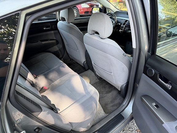 Toyota Prius 16 of 16