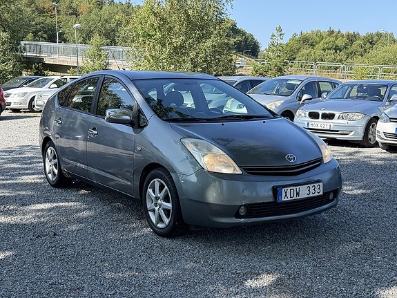 Toyota Prius 3 of 16