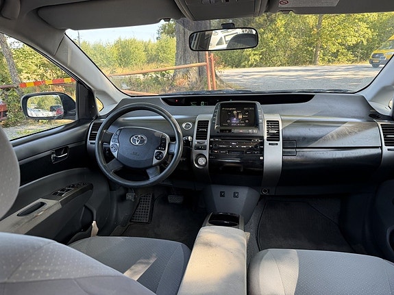 Toyota Prius 11 of 16