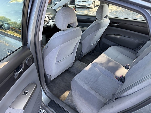 Toyota Prius 14 of 16