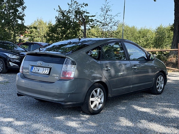 Toyota Prius 5 of 16