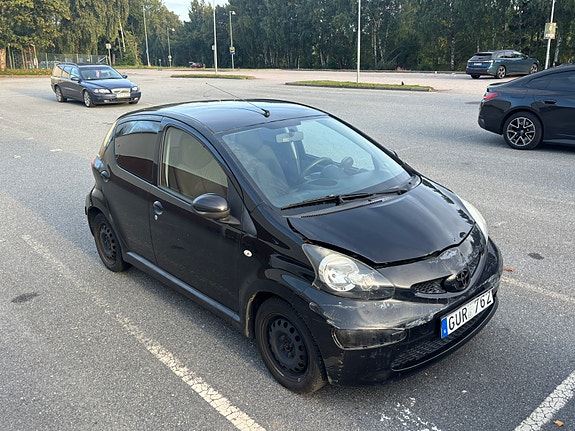 Toyota Aygo 2 of 8