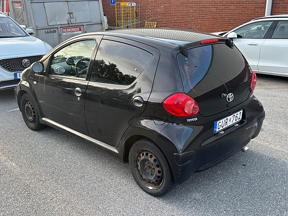 Toyota Aygo 4 of 8
